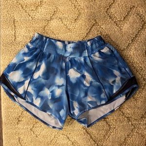 Lululemon Hotty Hot Short II - 4”